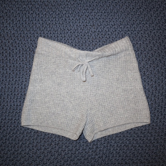 Aeropostale Matching Set Knit Gray Hood Sweater and Shorts - Picture 3 of 4
